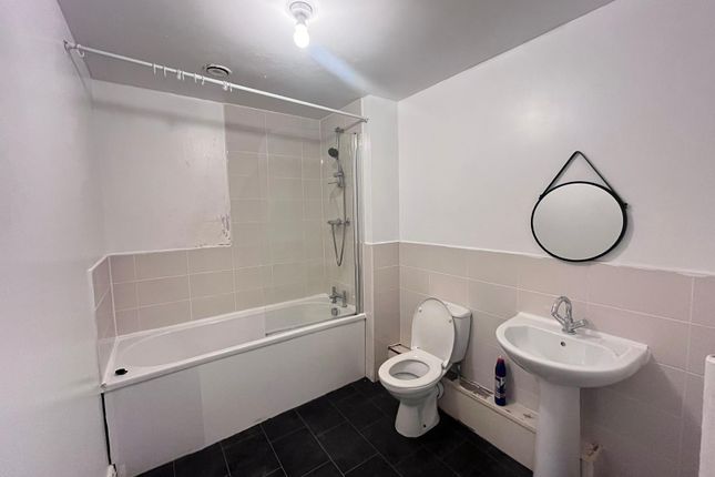 Flat for sale in Victoria Avenue East, Manchester