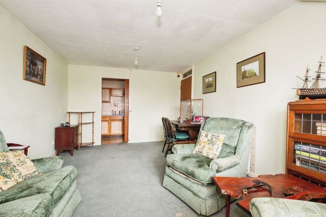 Flat for sale in Holly Court, Leatherhead