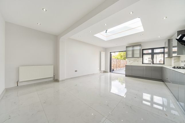 18, Gaston Road, Mitcham photo 3