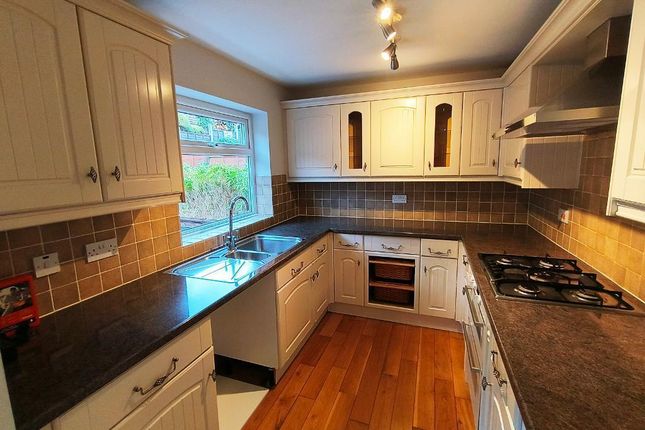 Kitchen/ Dining Room