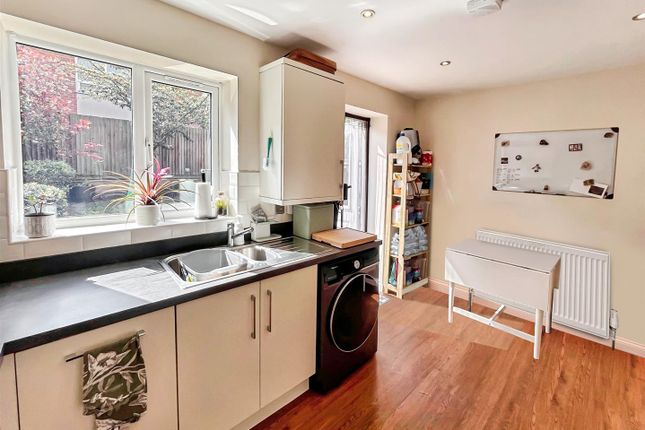 10, Majestic Place, Swadlincote photo 2