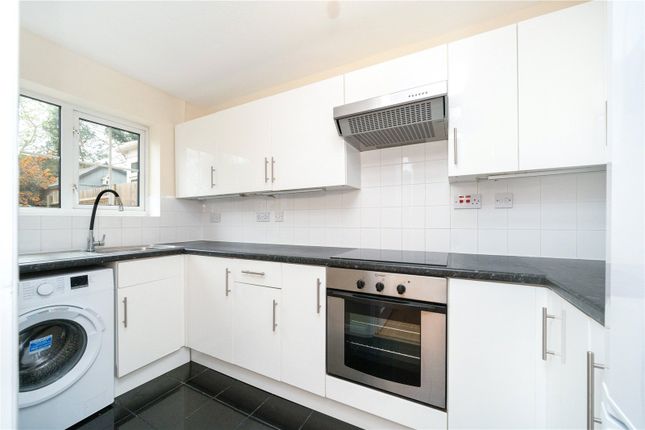 9, Holmsdale Close, Buckinghamshire photo 4