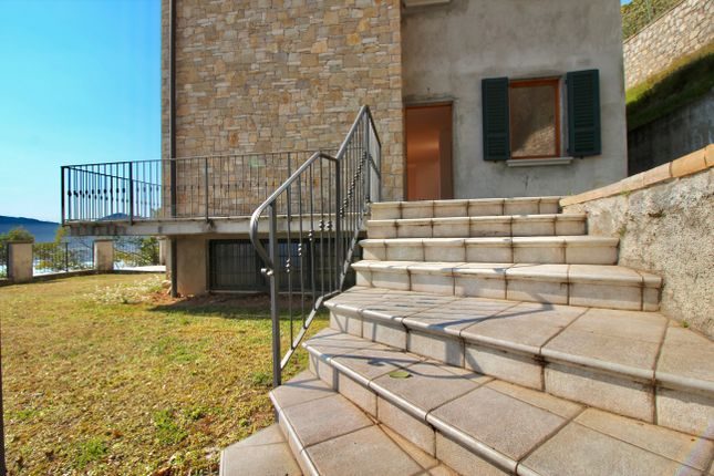 Villa for sale in Via Lombardia, Sarnico, Bergamo, Lombardy, Italy