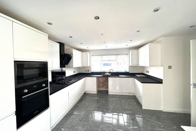 30 Tithelands, Harlow photo 3