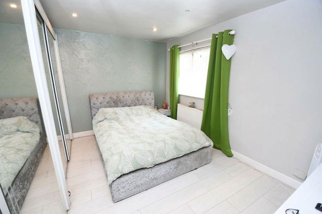 6 Argosy Drive, Manchester photo 4