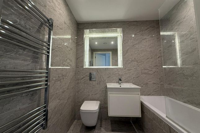 Flat 9, Leat House, Newbury photo 5