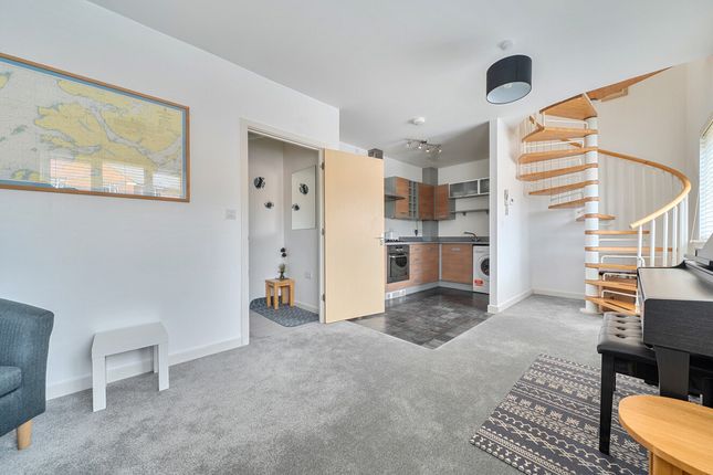 10 Wey House, Spiro Close, Pulborough photo 3