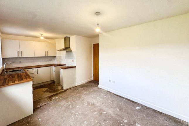 3, Castle Quay, The Latt, Neath photo 4