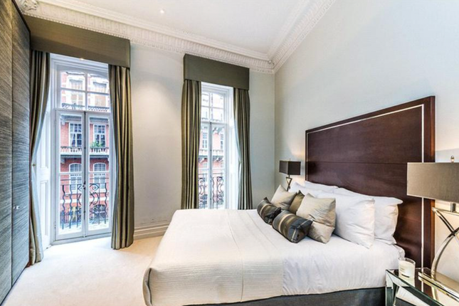 Flat for sale in Kensington Gore, London