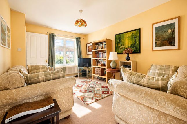 48, Gordon Close, Ashford photo 3