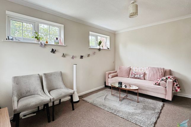93, Manorfield, Ashford photo 3