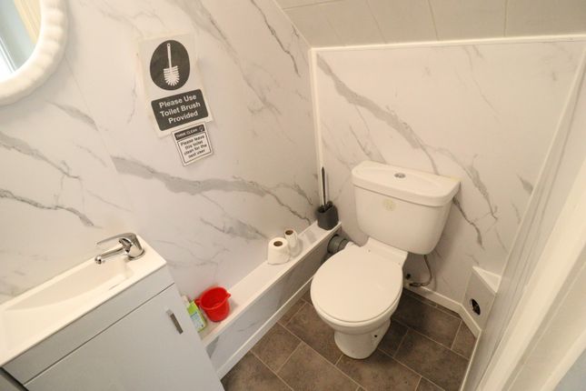 69, Roodegate, Essex photo 3
