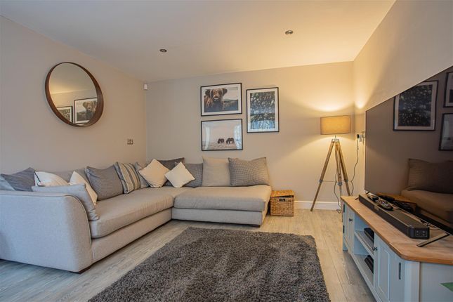 17 Vale Court, Mill Fold Way, Ripponden photo 2