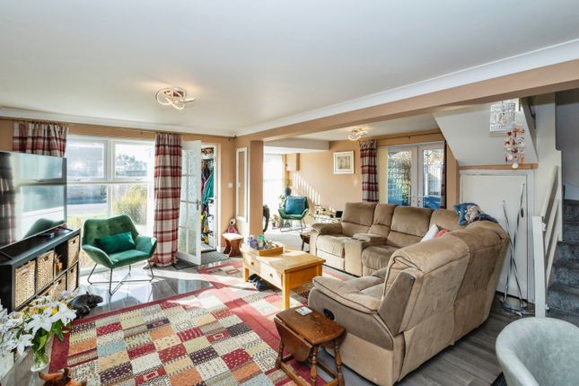 1, Sidlesham Close, Hayling Island photo 2
