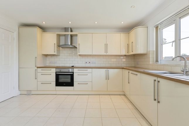 26, Besthorpe Road, Norfolk photo 4