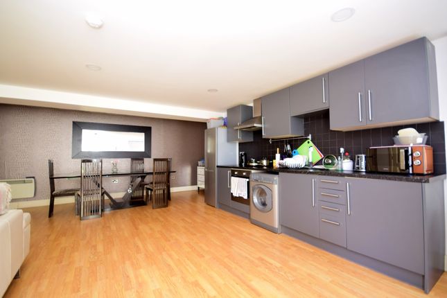 Flat to rent in Brighton Road, Purley