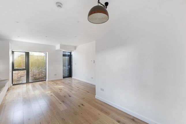 44, Lampard Grove, London photo 4
