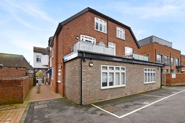 Flat for sale in Pynnacles Close, Stanmore