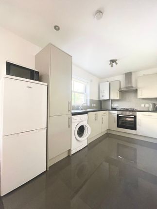 Flat 3, 12, Goulton Road, London photo 4