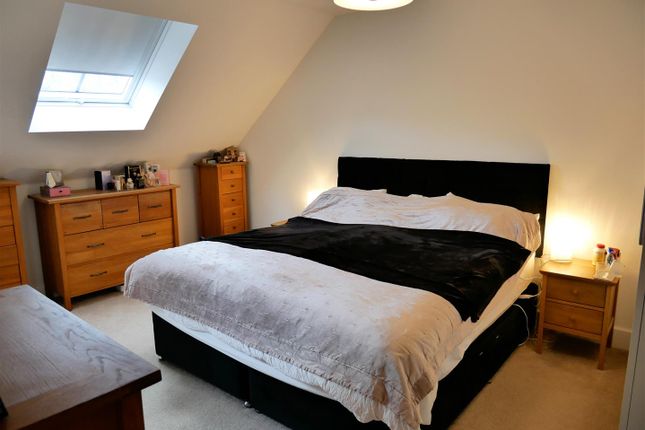 27, Summers Drive, Calne photo 5