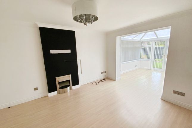 21, Swainby Close, Hull photo 2