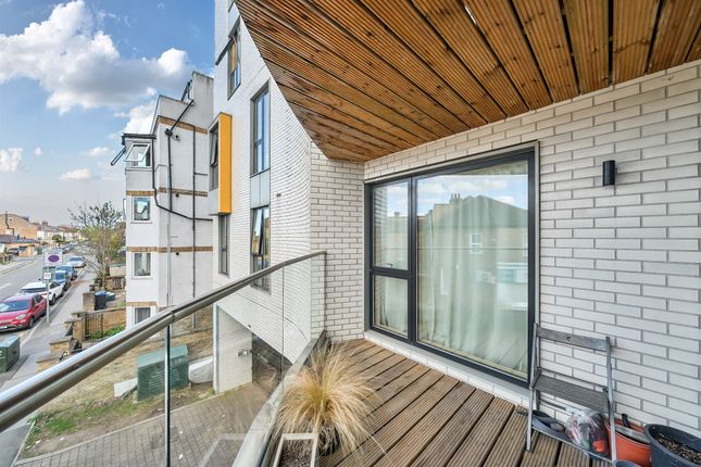 Flat 3, 2c, Cavendish Road, London photo 3