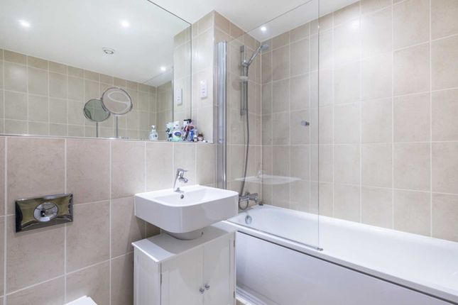 84 Eaststand Apartments, Highbury Stadium Square, London photo 4