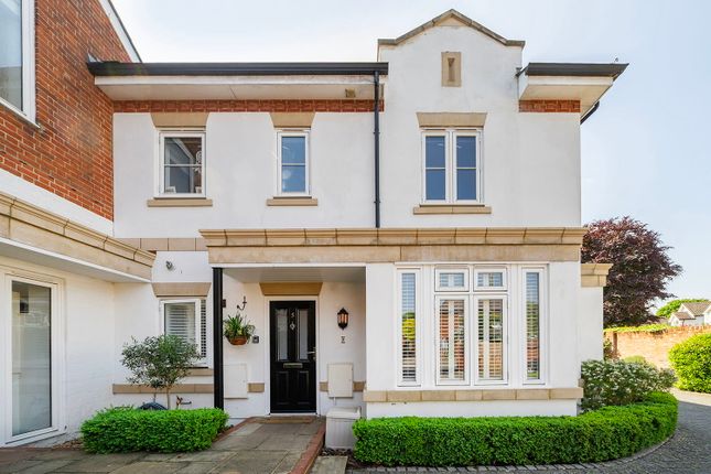 2-bed flat on 5 Stansfield Court, 43 Newark Lane, Woking, £437,500