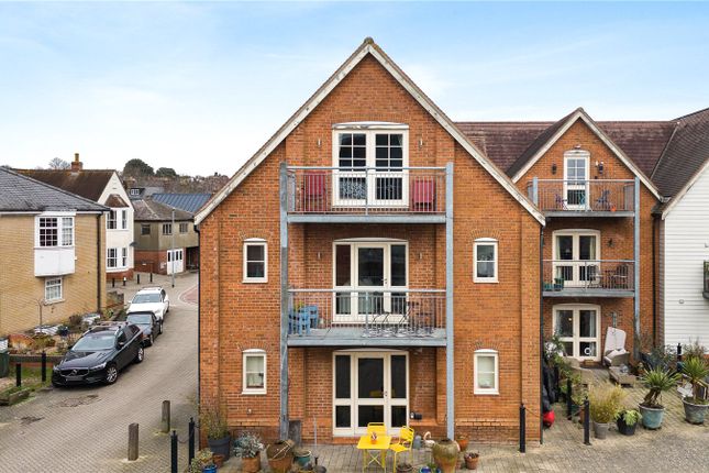 8, Walter Radcliffe Road, Colchester photo 2
