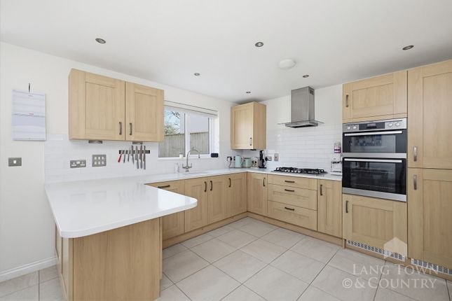 24, Barton Brake, Plymouth photo 3