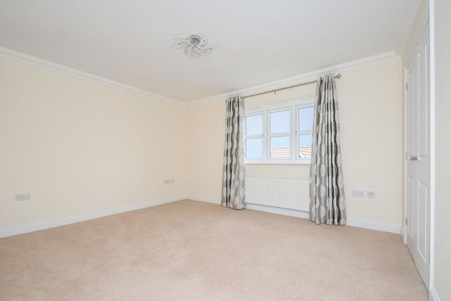 Town house to rent in Baynton Road, Aylesbury