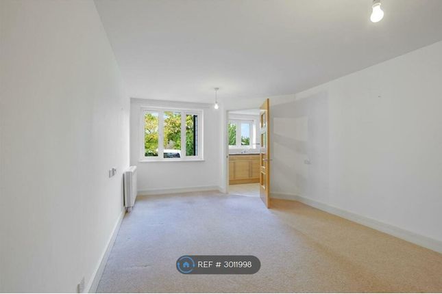 Eadhelm Court, Penlee Close, Edenbridge photo 4