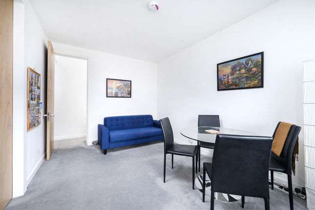 31 Townshend Court, Shannon Place, London photo 3