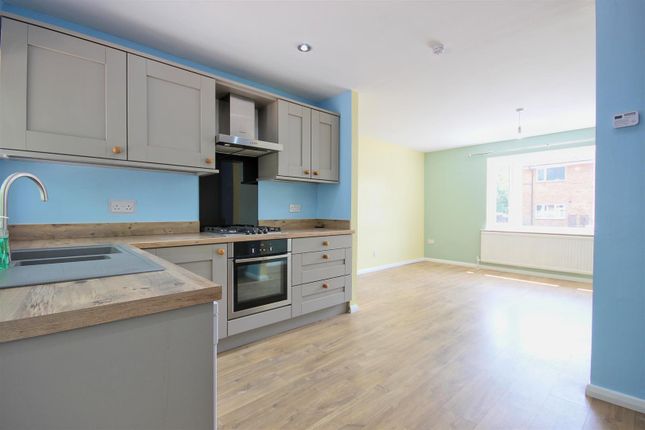 30, Beckside, Hornsea photo 3