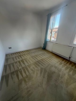 8 Smeaton Road, Chigwell photo 2