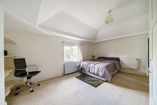 Flat for sale in South Terrace, Surbiton
