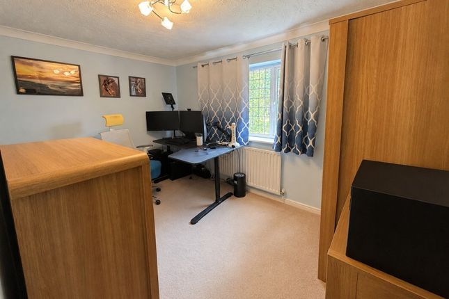 127, Percheron Drive, Woking photo 5
