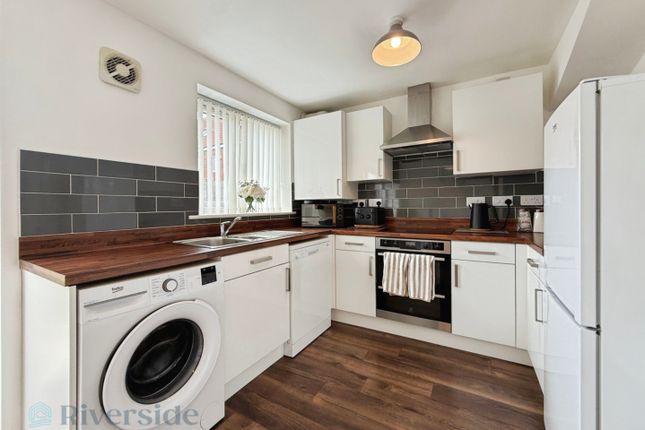 83, Brockwell Park, Hull photo 4