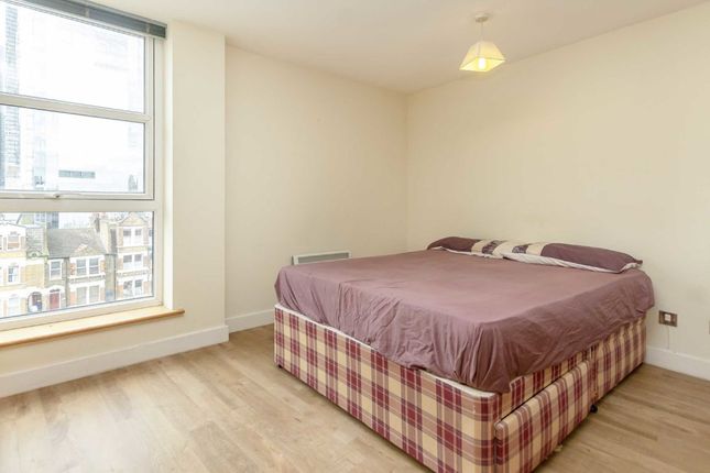 Flat to rent in Manchester Road, London