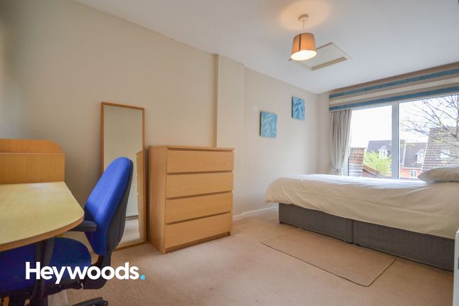 Thumbnail Room to rent in Valley View, Newcastle-Under-Lyme, Staffordshire