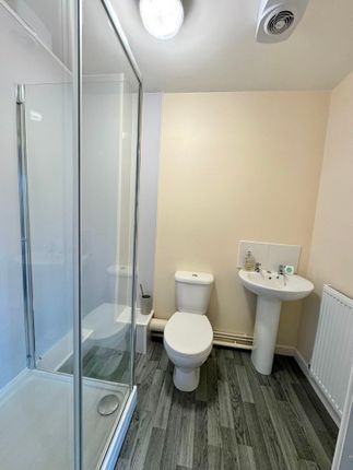 Flat 2, Hendre, Caernarfon photo 5