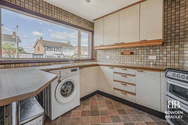 35 Maypole Drive, Chigwell photo 4