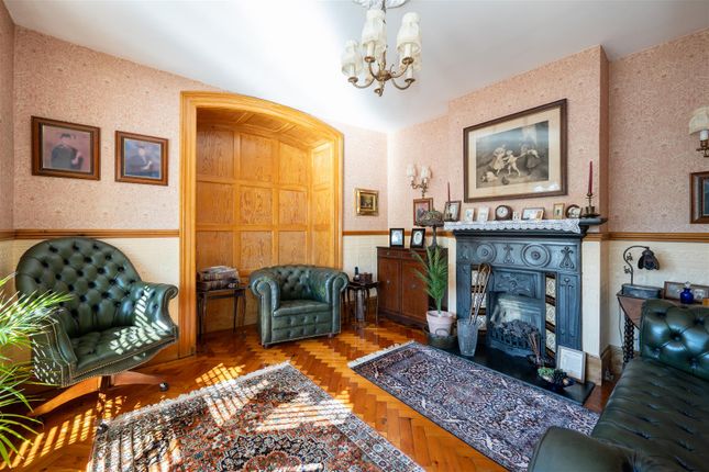Garfield, 52, Park Road, Burgess Hill photo 3