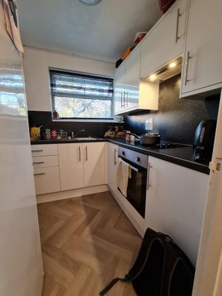 Flat for sale in Kenilworth Court, Watford