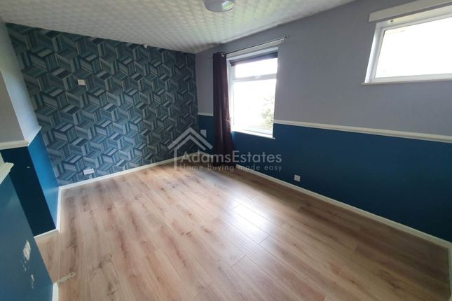 30, Lidgate Gardens, Dewsbury photo 3
