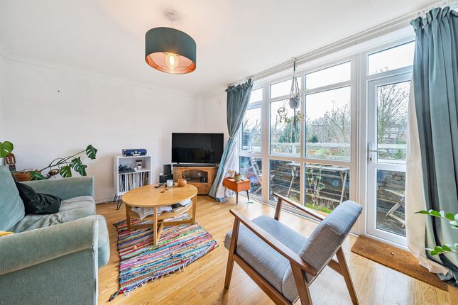 Maisonette for sale in Peters Path, London