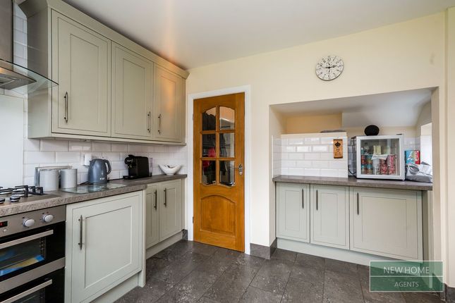 32, Beverley Crescent, Grimsby photo 5
