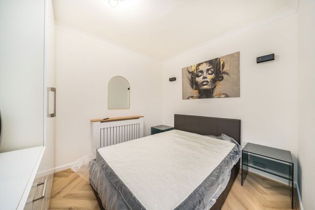 25 Palladio Court, Mapleton Road, London photo 3