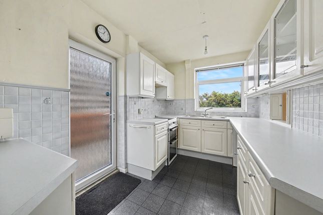 30, Parkland Drive, Chesterfield photo 3