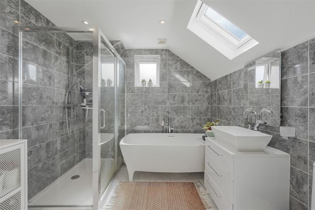 1, Camberley Avenue, West Wimbledon photo 4
